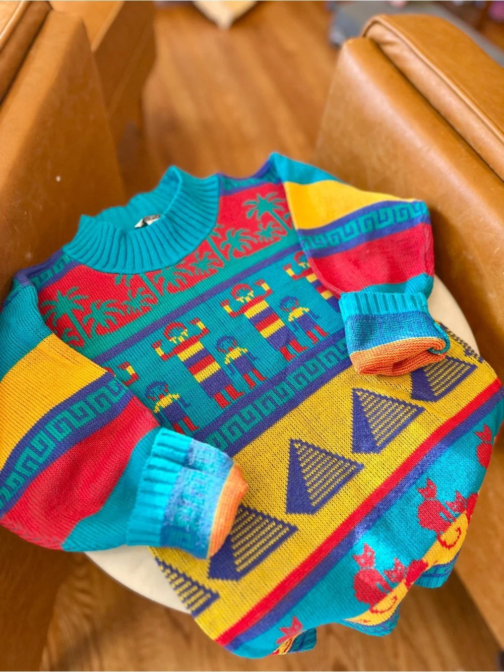 7/8 Vintage Sweater Southwestern/Egyptian-inspired novelty geometric 80s jet set